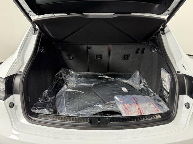 Photo of 2025 Carrara White Metallic Porsche Macan