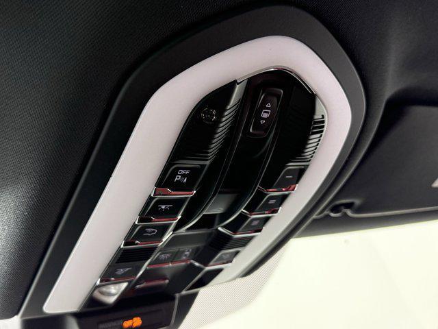 Photo of 2025 Carrara White Metallic Porsche Macan