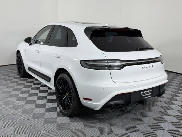 Photo of 2025 Carrara White Metallic Porsche Macan