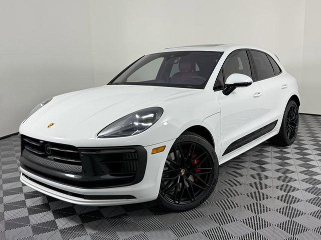 Photo of 2025 Carrara White Metallic Porsche Macan