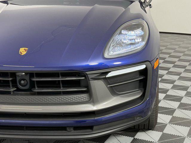 Photo of 2025 Gentian Blue Metallic Porsche Macan