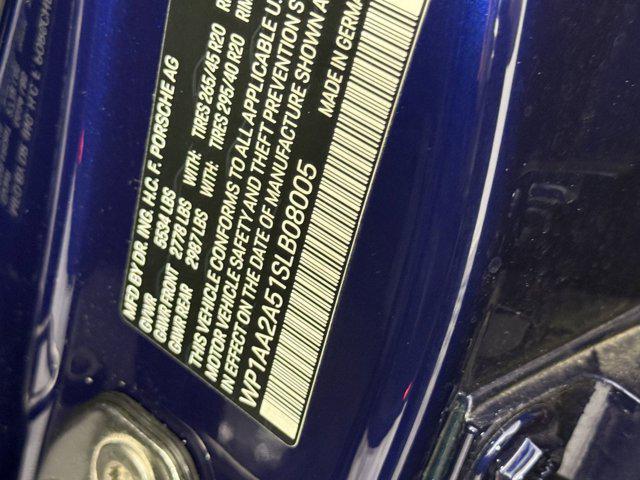 Photo of 2025 Gentian Blue Metallic Porsche Macan