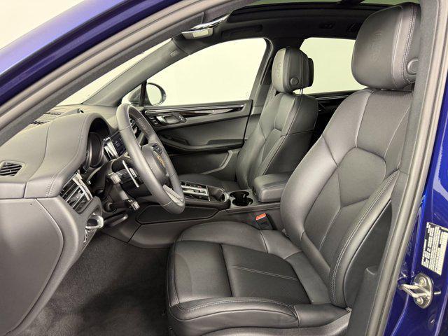 Photo of 2025 Gentian Blue Metallic Porsche Macan