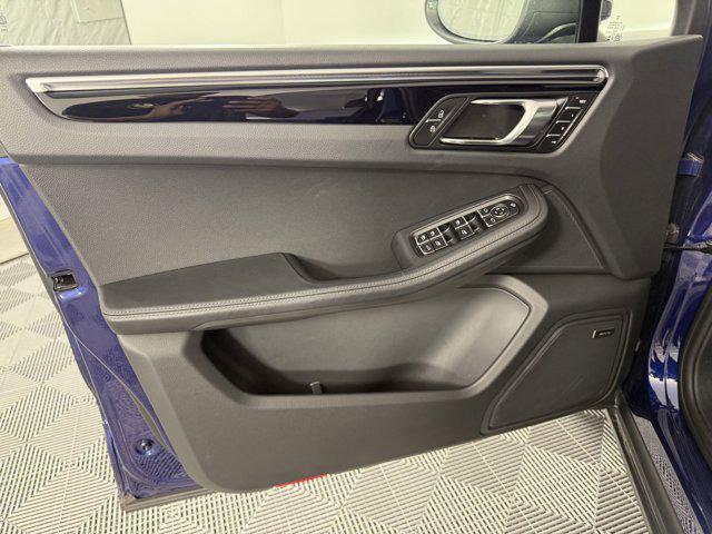 Photo of 2025 Gentian Blue Metallic Porsche Macan