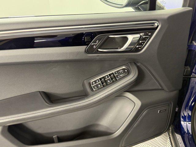 Photo of 2025 Gentian Blue Metallic Porsche Macan