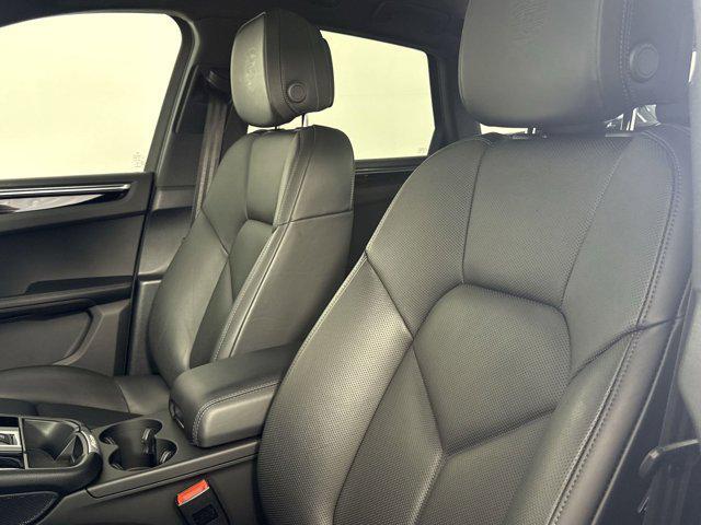 Photo of 2024 White Porsche Macan