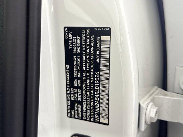 Photo of 2024 White Porsche Macan