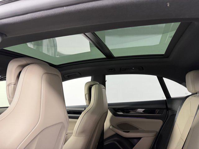 Photo of 2024 Dolomite Silver Metallic Porsche Macan