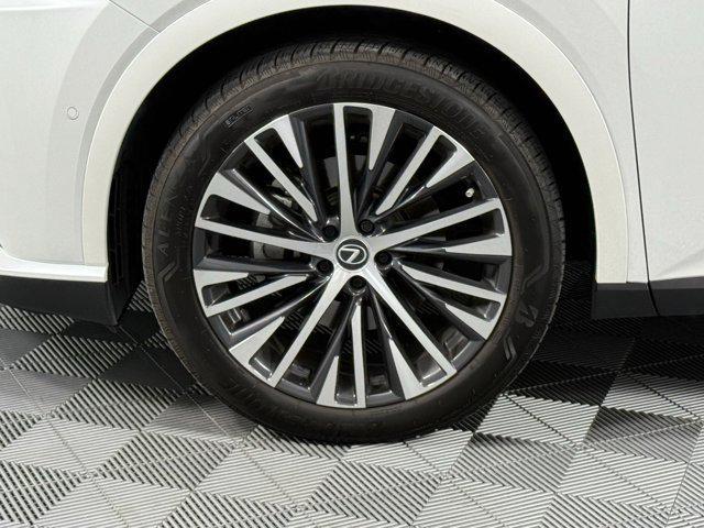 Photo of 2024 Eminent White Pearl Lexus RX 350