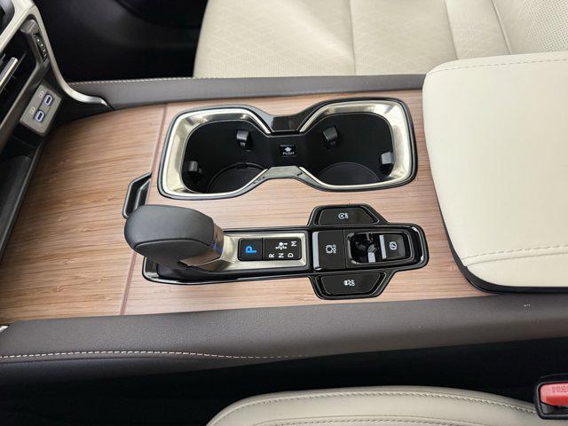 Photo of 2024 Eminent White Pearl Lexus RX 350