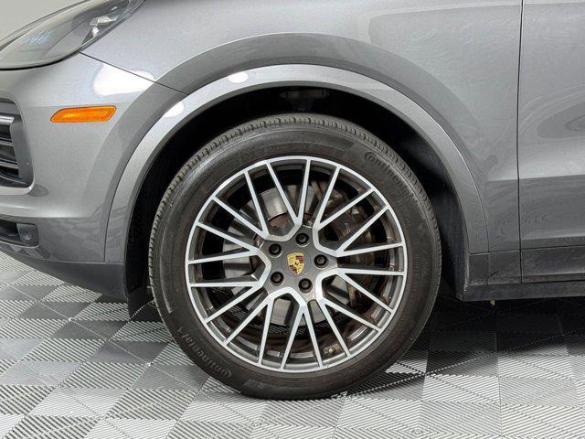 Photo of 2021 Quartzite Grey Metallic Porsche Cayenne