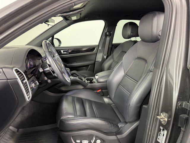 Photo of 2021 Quartzite Grey Metallic Porsche Cayenne