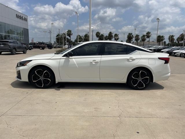 Photo of 2023 White Nissan Altima