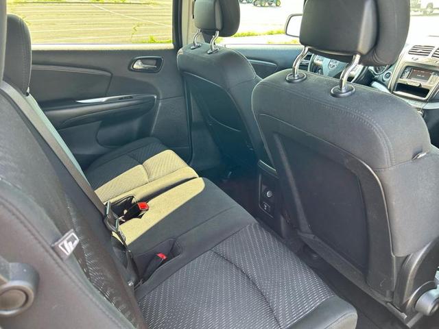 Photo of 2012 White Dodge Journey