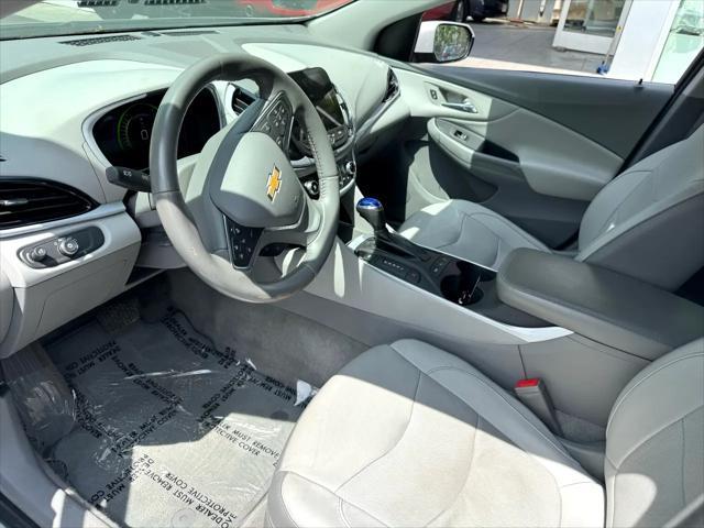 Photo of 2018 Silver Ice Metallic Chevrolet Volt