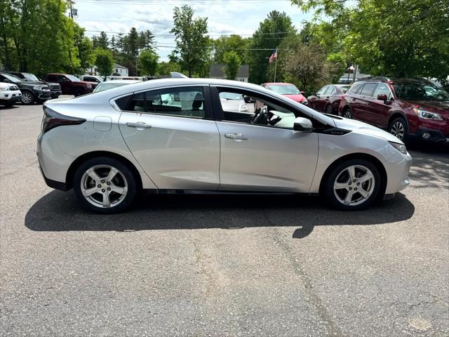 Photo of 2018 Silver Ice Metallic Chevrolet Volt