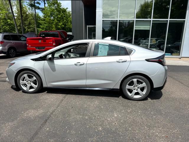 Photo of 2018 Silver Ice Metallic Chevrolet Volt