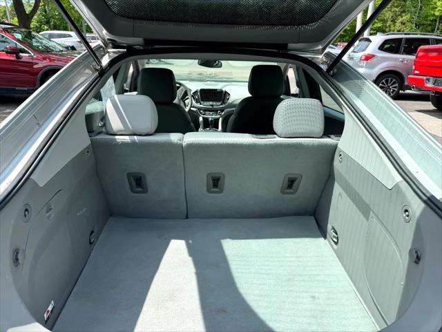 Photo of 2018 Silver Ice Metallic Chevrolet Volt