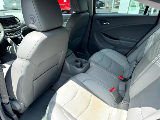 Photo of 2018 Silver Ice Metallic Chevrolet Volt