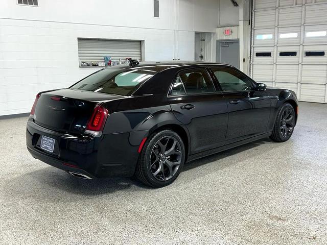 Photo of 2022 Gloss Black Chrysler 300