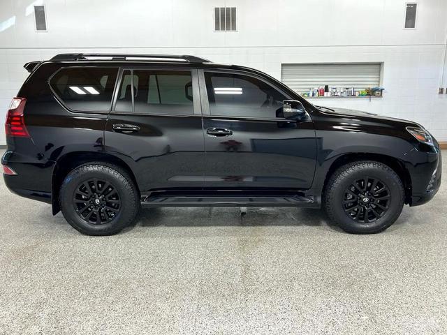 Photo of 2022 Black Lexus GX 460