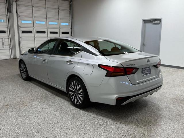 Photo of 2024 Brilliant Silver Metallic Nissan Altima