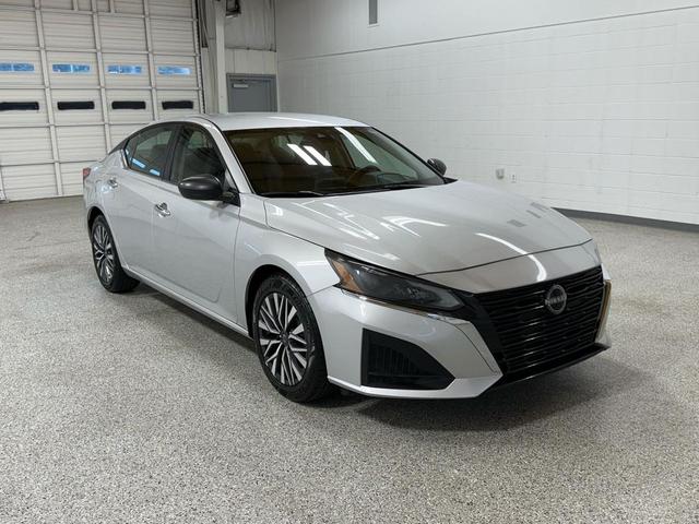 Photo of 2024 Brilliant Silver Metallic Nissan Altima