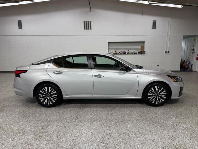 Photo of 2024 Brilliant Silver Metallic Nissan Altima