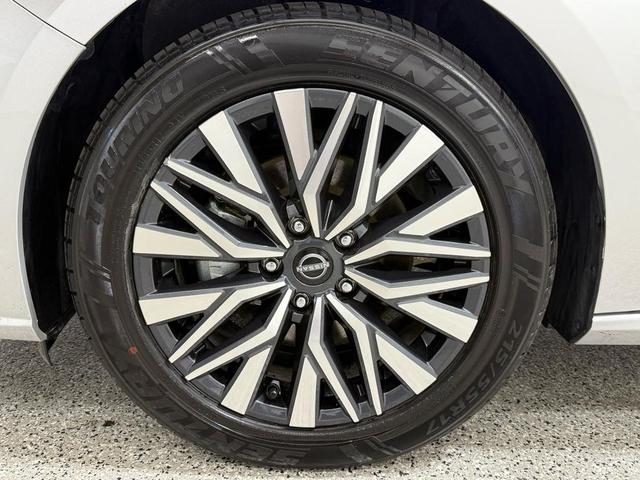Photo of 2024 Brilliant Silver Metallic Nissan Altima
