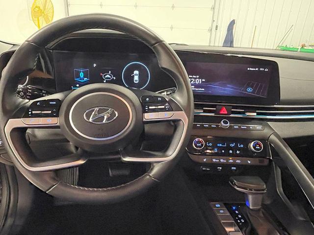 Photo of 2023 Metal Hyundai ELANTRA