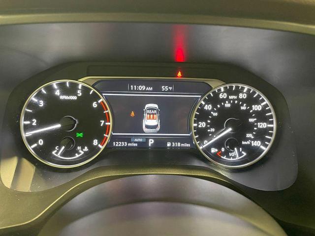 Photo of 2023 Glacier White Nissan Rogue