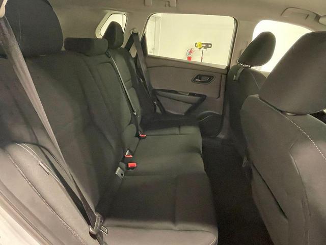 Photo of 2023 Glacier White Nissan Rogue