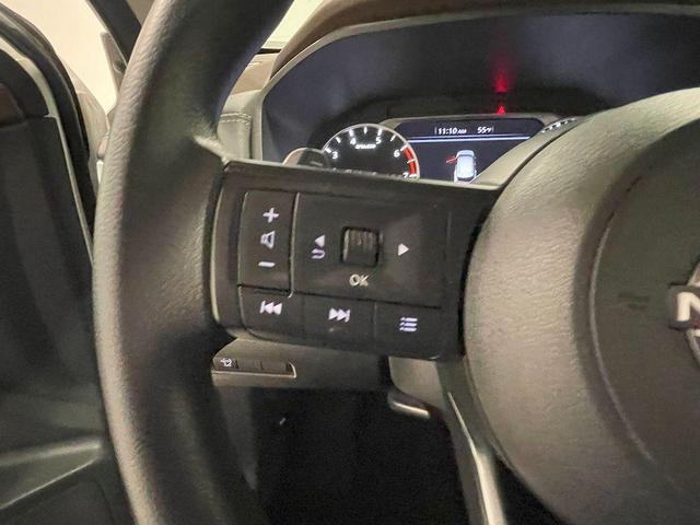 Photo of 2023 Glacier White Nissan Rogue