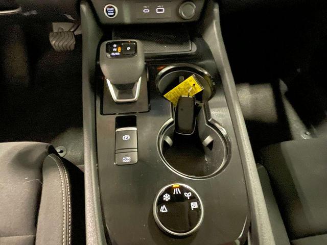 Photo of 2023 Glacier White Nissan Rogue