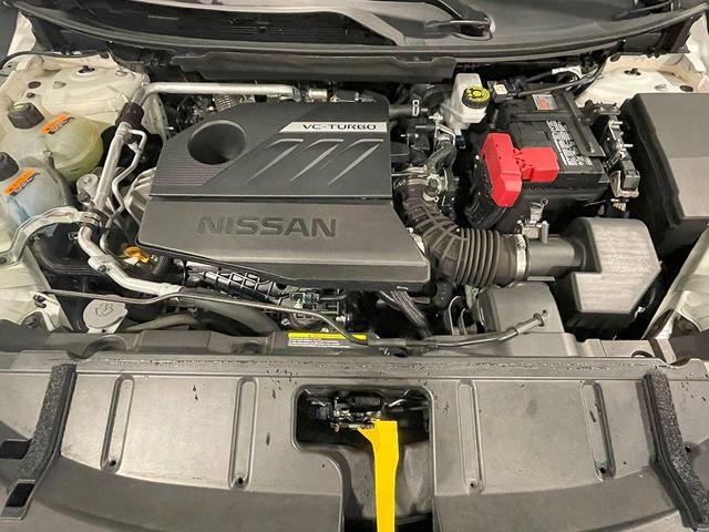 Photo of 2023 Glacier White Nissan Rogue