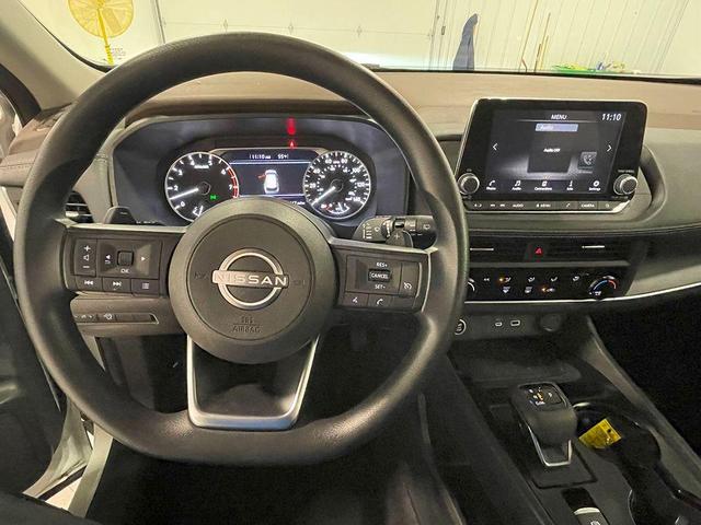 Photo of 2023 Glacier White Nissan Rogue