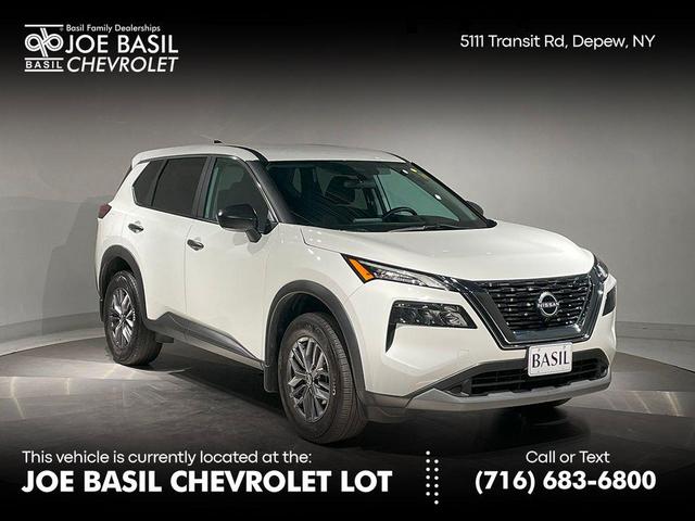 Photo of 2023 Glacier White Nissan Rogue