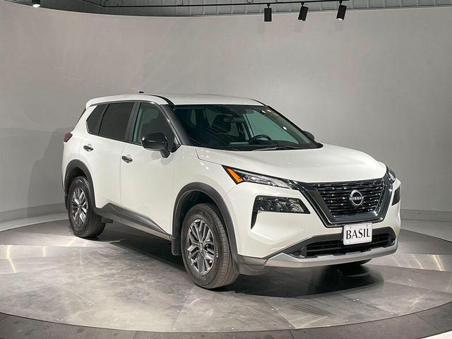 Photo of 2023 Glacier White Nissan Rogue