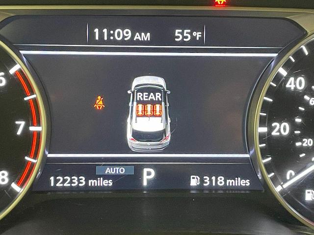Photo of 2023 Glacier White Nissan Rogue