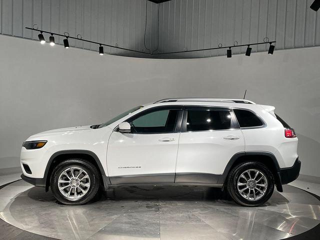 Photo of 2020 Bright White Clearcoat Jeep Cherokee