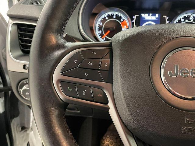 Photo of 2020 Bright White Clearcoat Jeep Cherokee