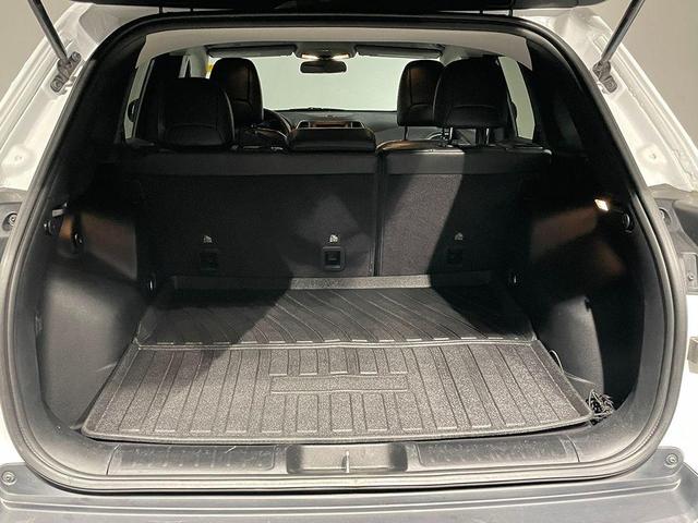 Photo of 2020 Bright White Clearcoat Jeep Cherokee