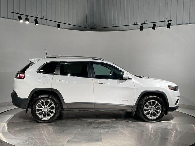 Photo of 2020 Bright White Clearcoat Jeep Cherokee