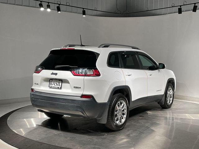 Photo of 2020 Bright White Clearcoat Jeep Cherokee