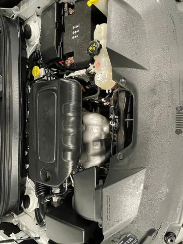Photo of 2020 Bright White Clearcoat Jeep Cherokee