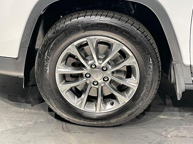 Photo of 2020 Bright White Clearcoat Jeep Cherokee