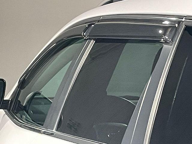 Photo of 2020 Bright White Clearcoat Jeep Cherokee