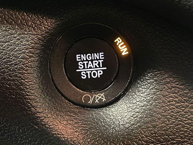 Photo of 2020 Bright White Clearcoat Jeep Cherokee