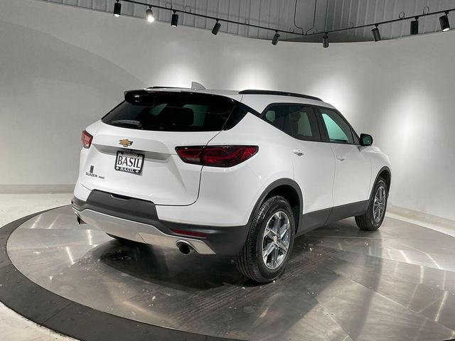 Photo of 2025 Summit White Chevrolet Blazer