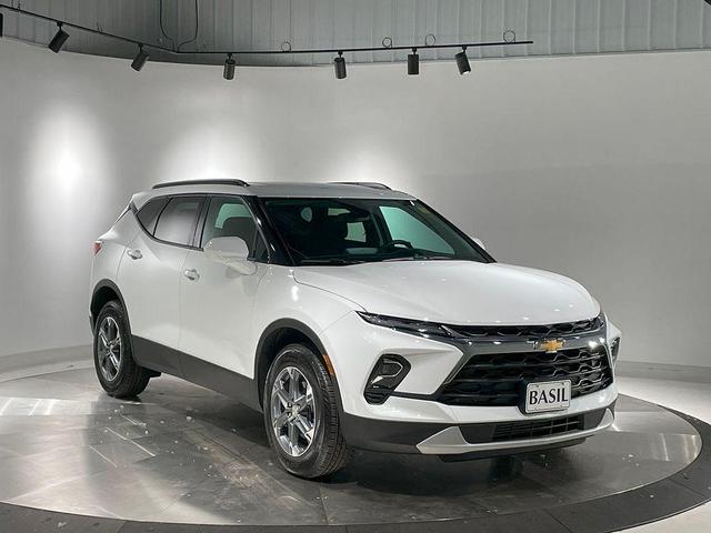 Photo of 2025 Summit White Chevrolet Blazer